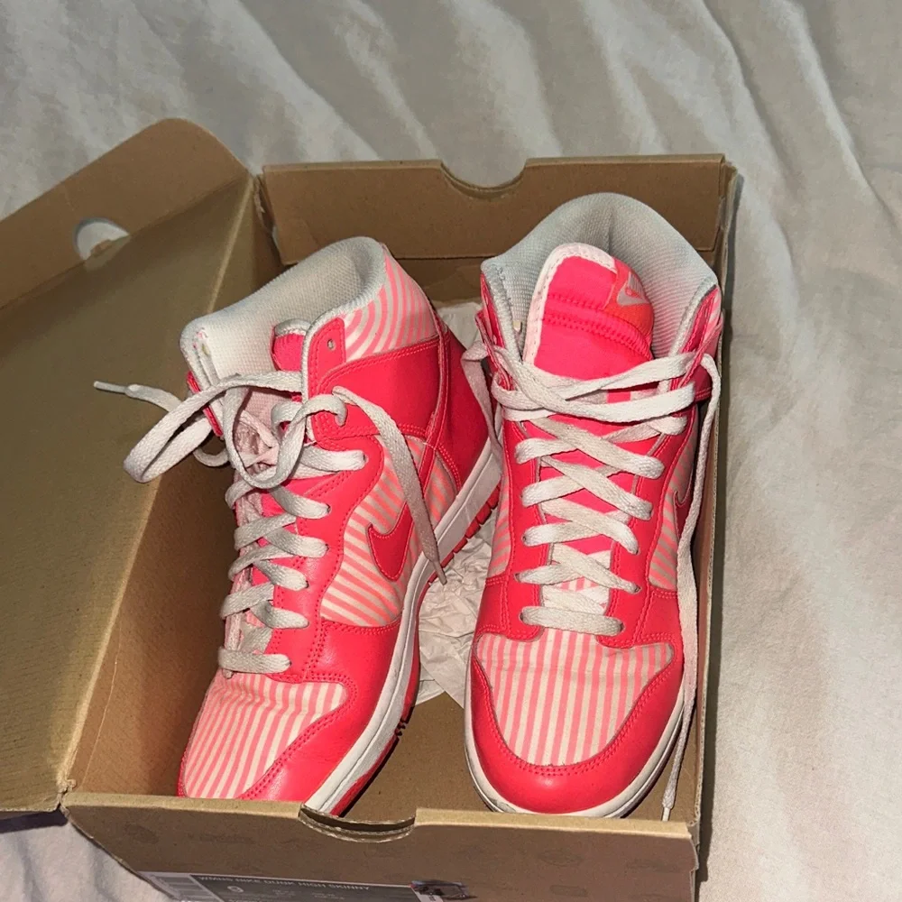 Nike Pink and White Striped Sneakers - Picture 4 of 9